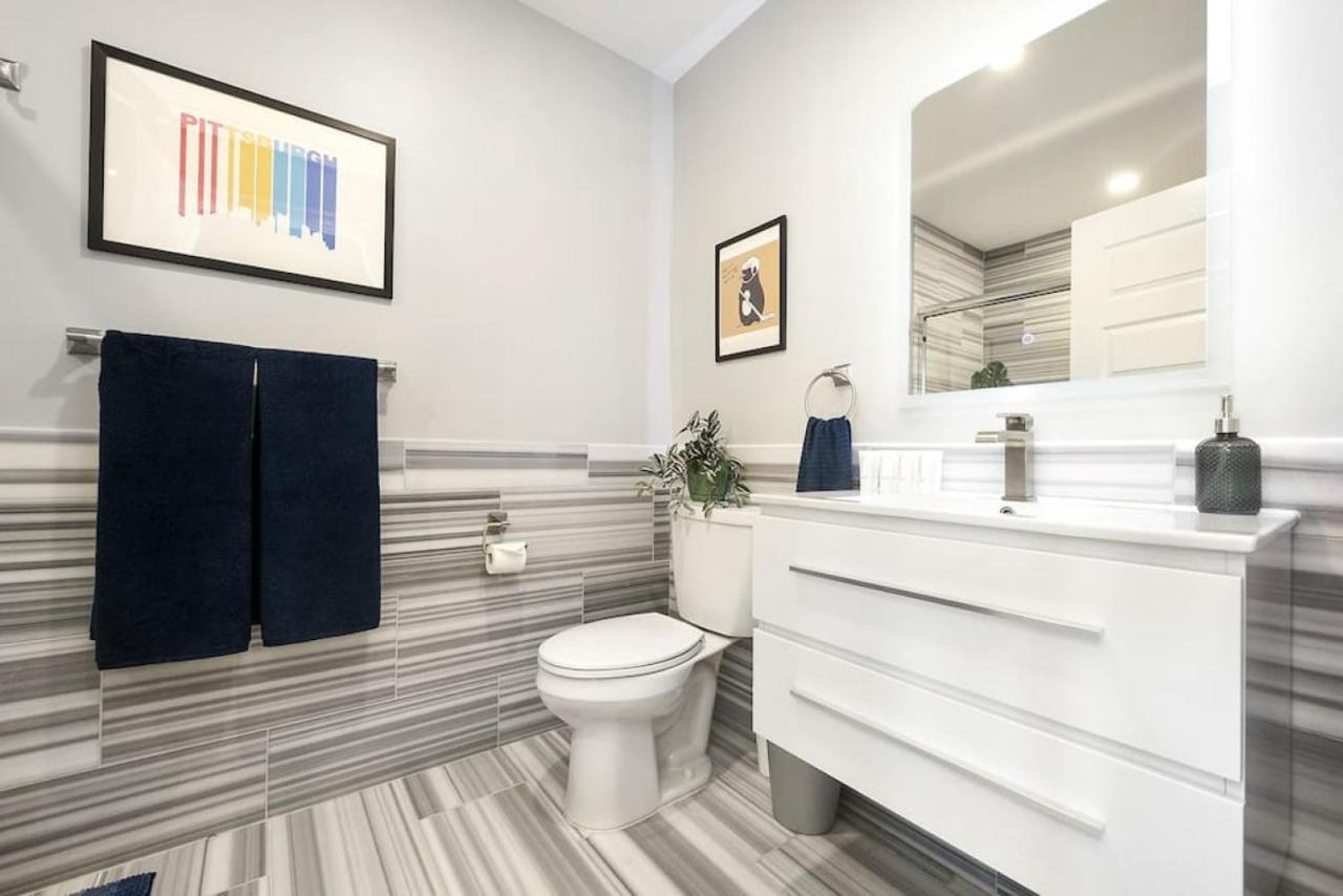 Hostwise Stays - The Washington At Chatham - Free Parking, Private Gym, Skyline Views! Pittsburgh Bagian luar foto