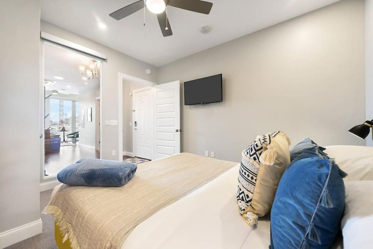 Hostwise Stays - The Washington At Chatham - Free Parking, Private Gym, Skyline Views! Pittsburgh Bagian luar foto
