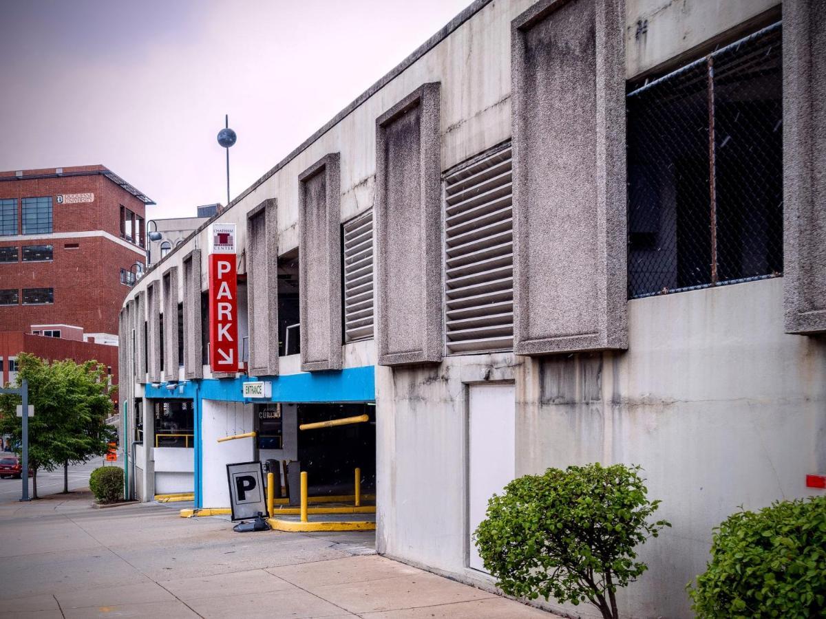 Hostwise Stays - The Washington At Chatham - Free Parking, Private Gym, Skyline Views! Pittsburgh Bagian luar foto